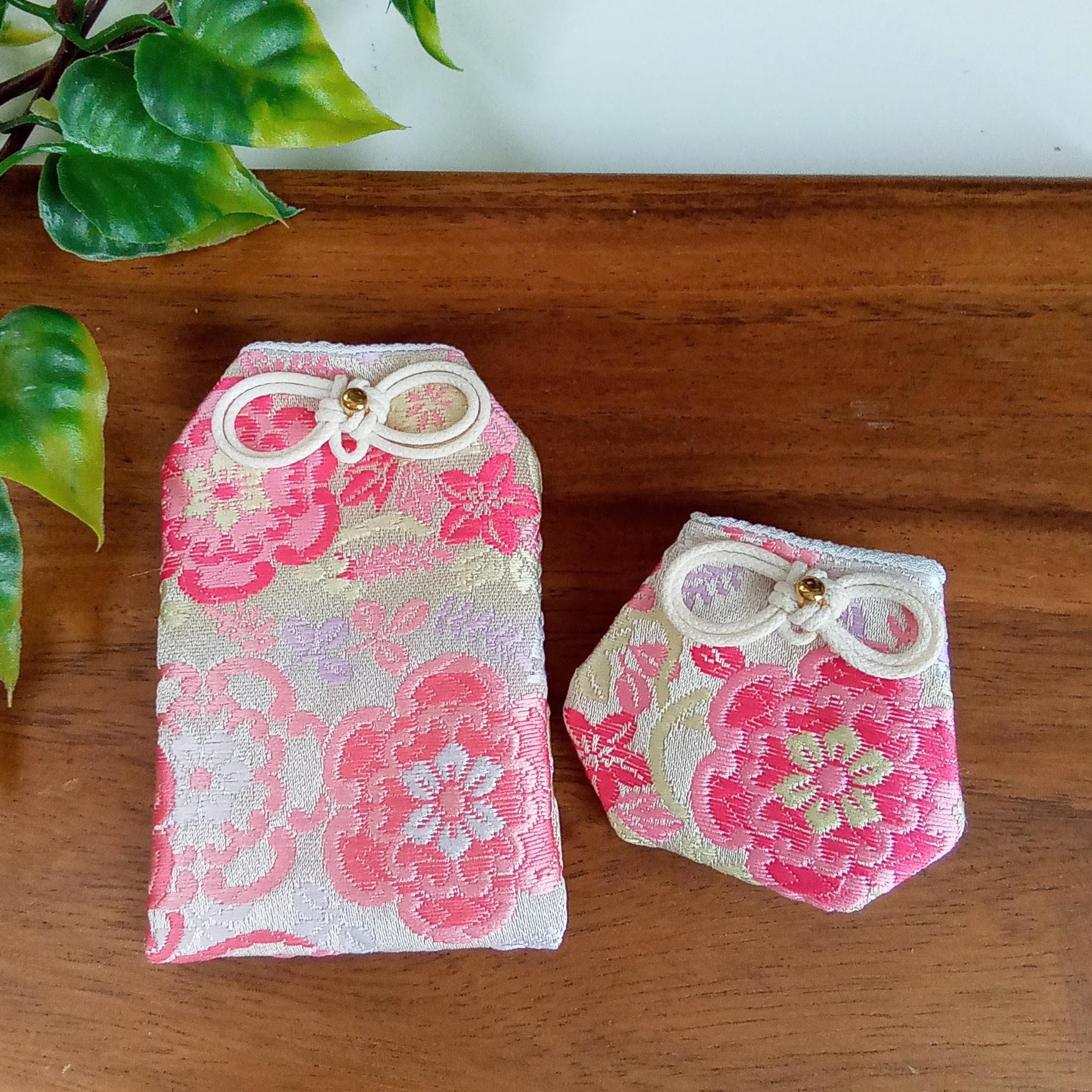 ❁新作❁　お守り袋　金襴　❋蔓華文(シャンパン)❋ 　　セット売りもあります